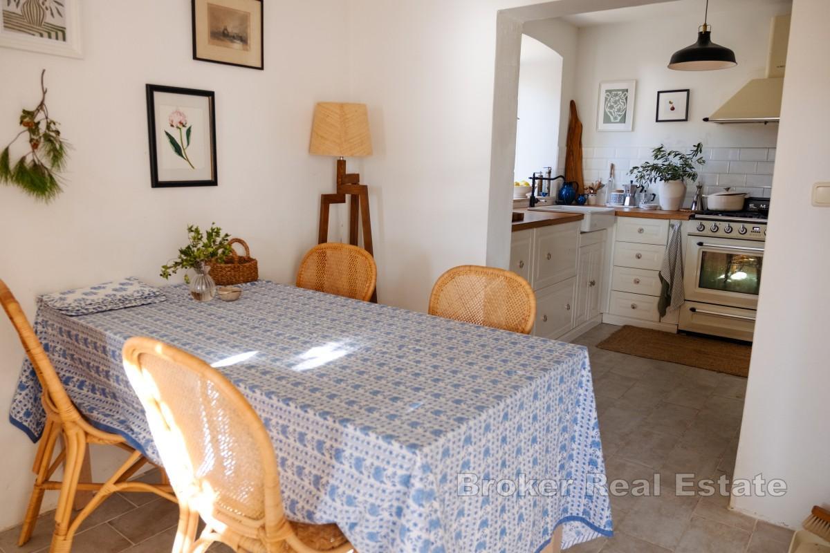 Каменный дом с панорамным видом на море