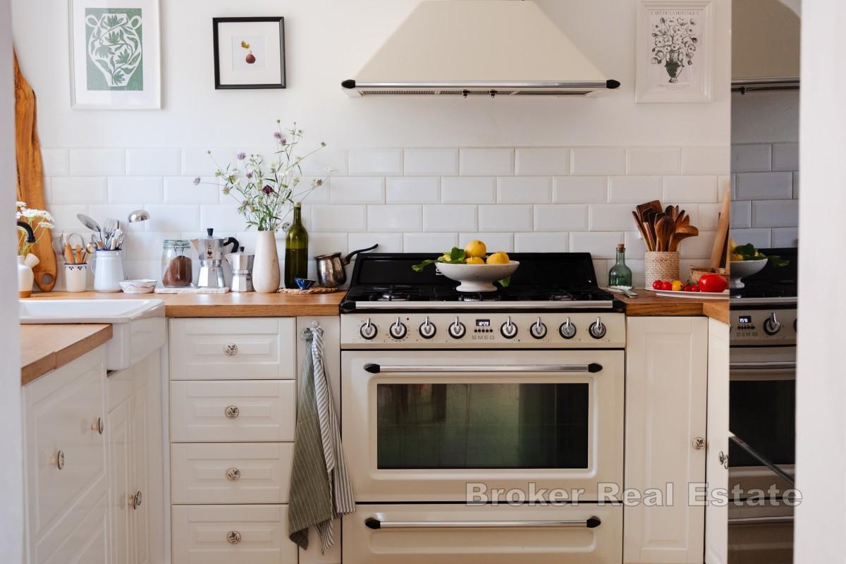 Каменный дом с панорамным видом на море