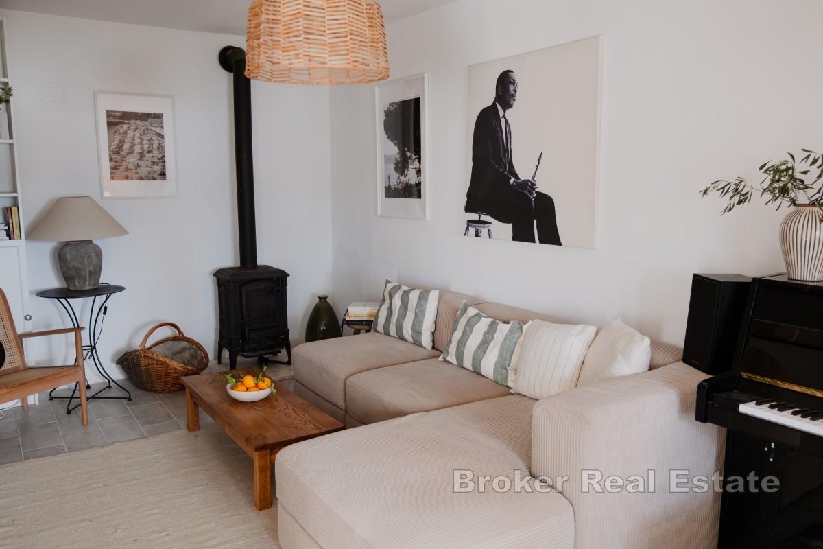 Каменный дом с панорамным видом на море