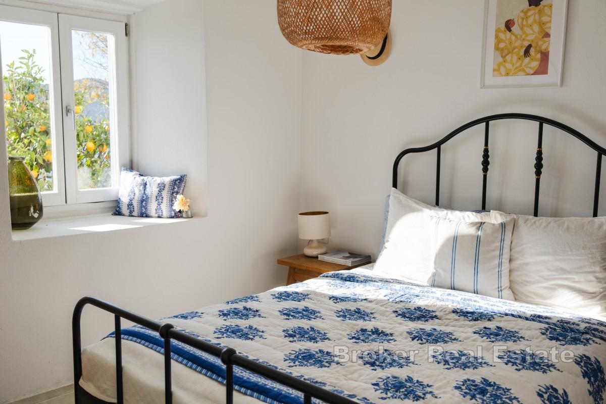 Каменный дом с панорамным видом на море