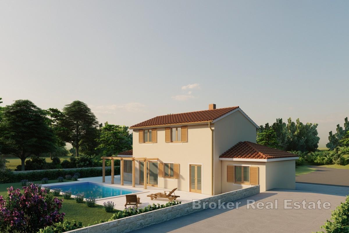 Unfertiges zweistöckiges Haus mit Pool