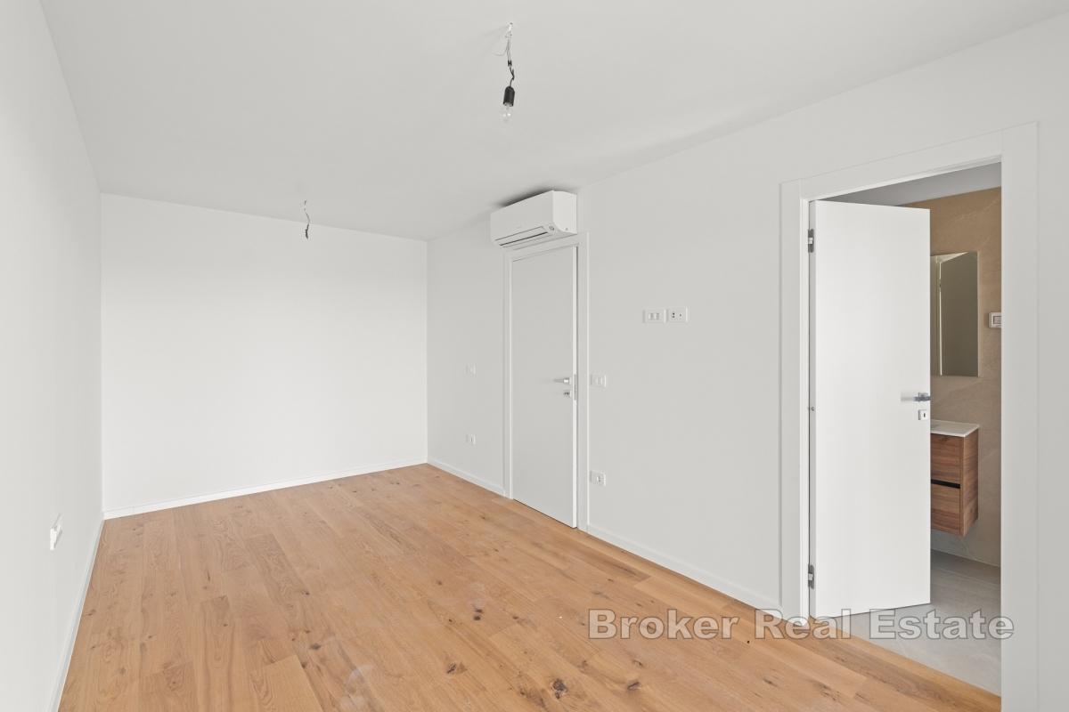 Luksusowy apartament z widokiem na ogród i morze