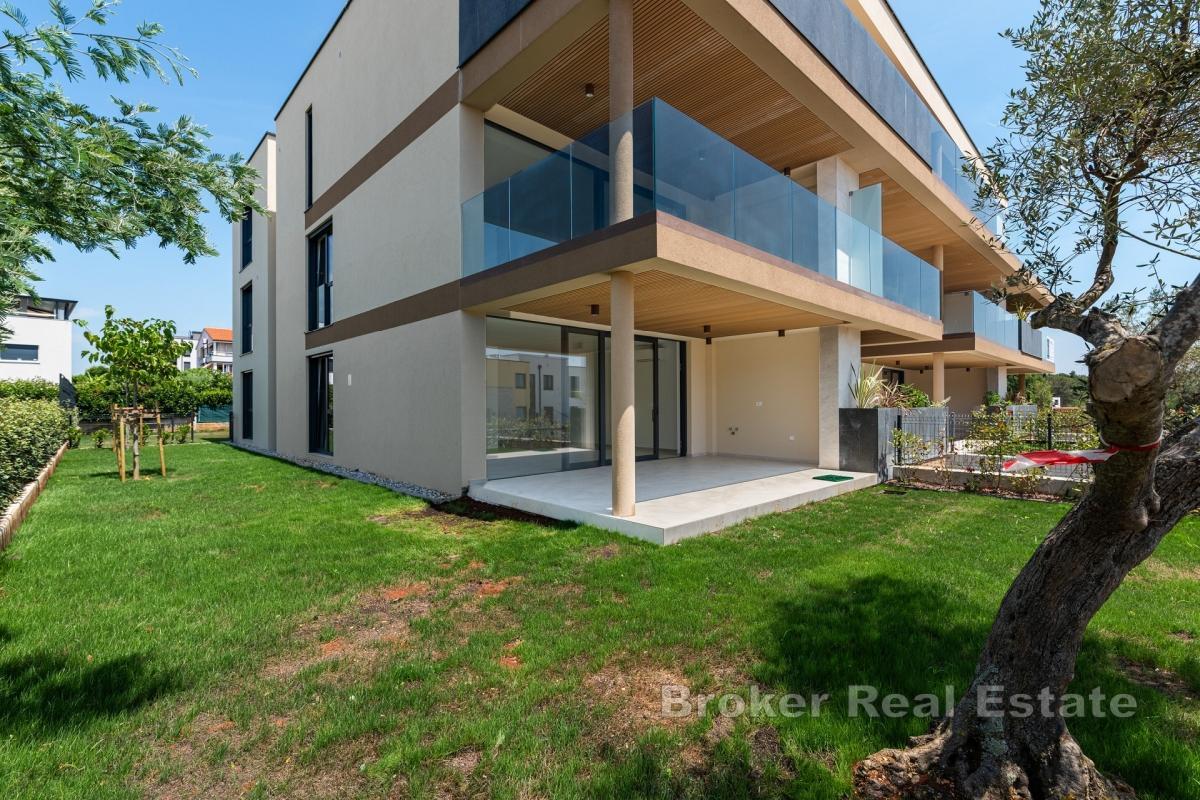 Appartamento di lusso con giardino e vista mare