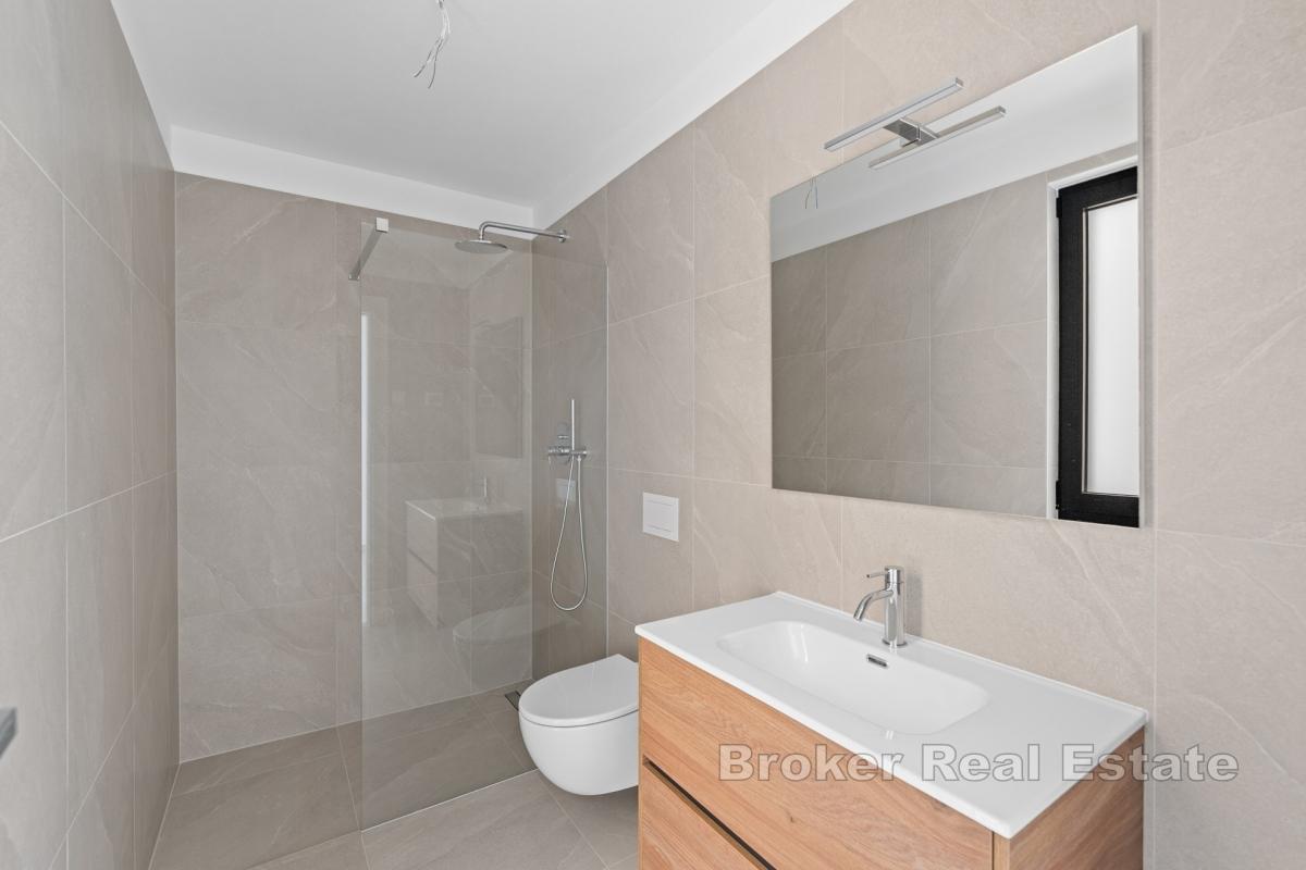 Appartamento con ampia terrazza e vista mare