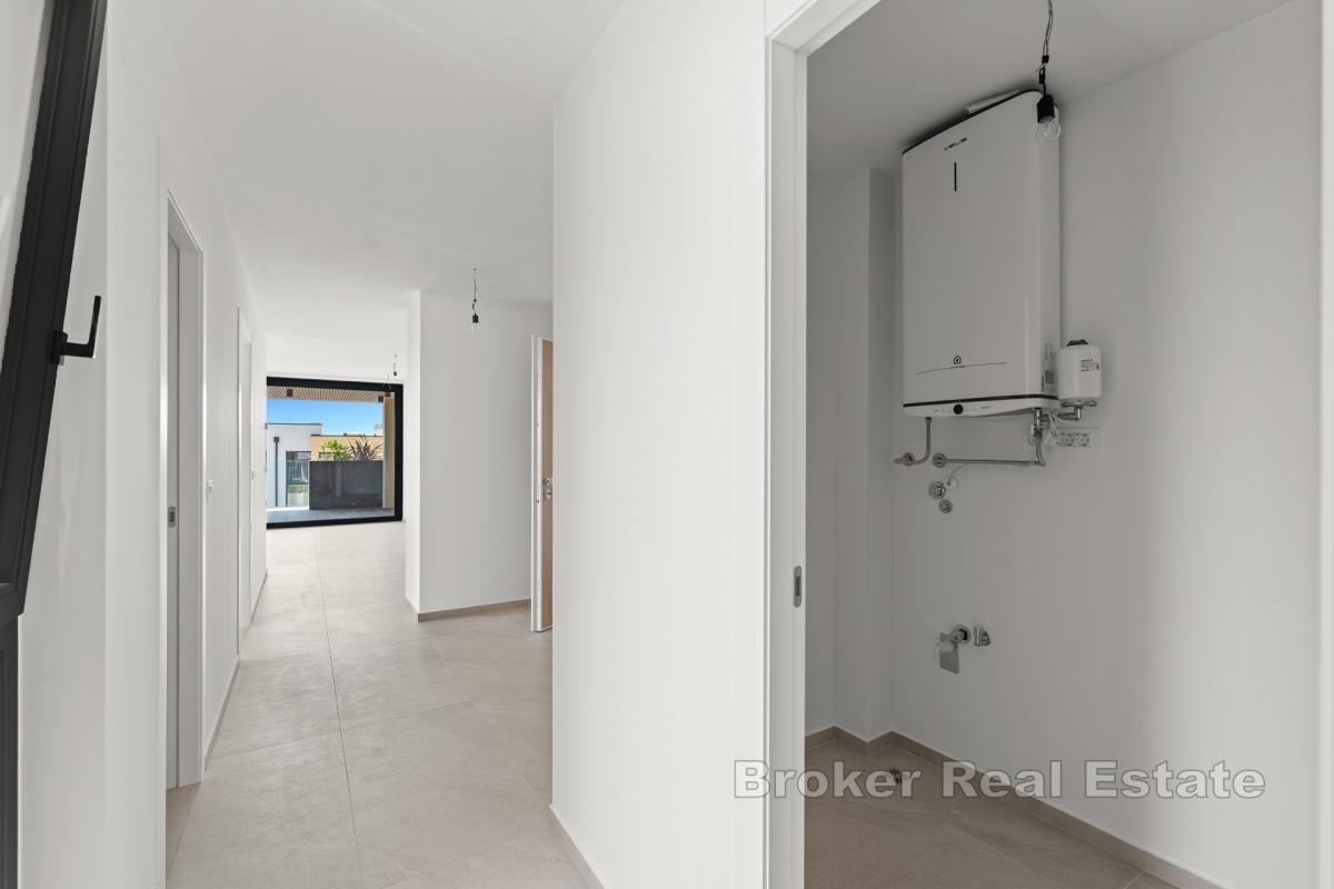 Appartamento con ampia terrazza e vista mare