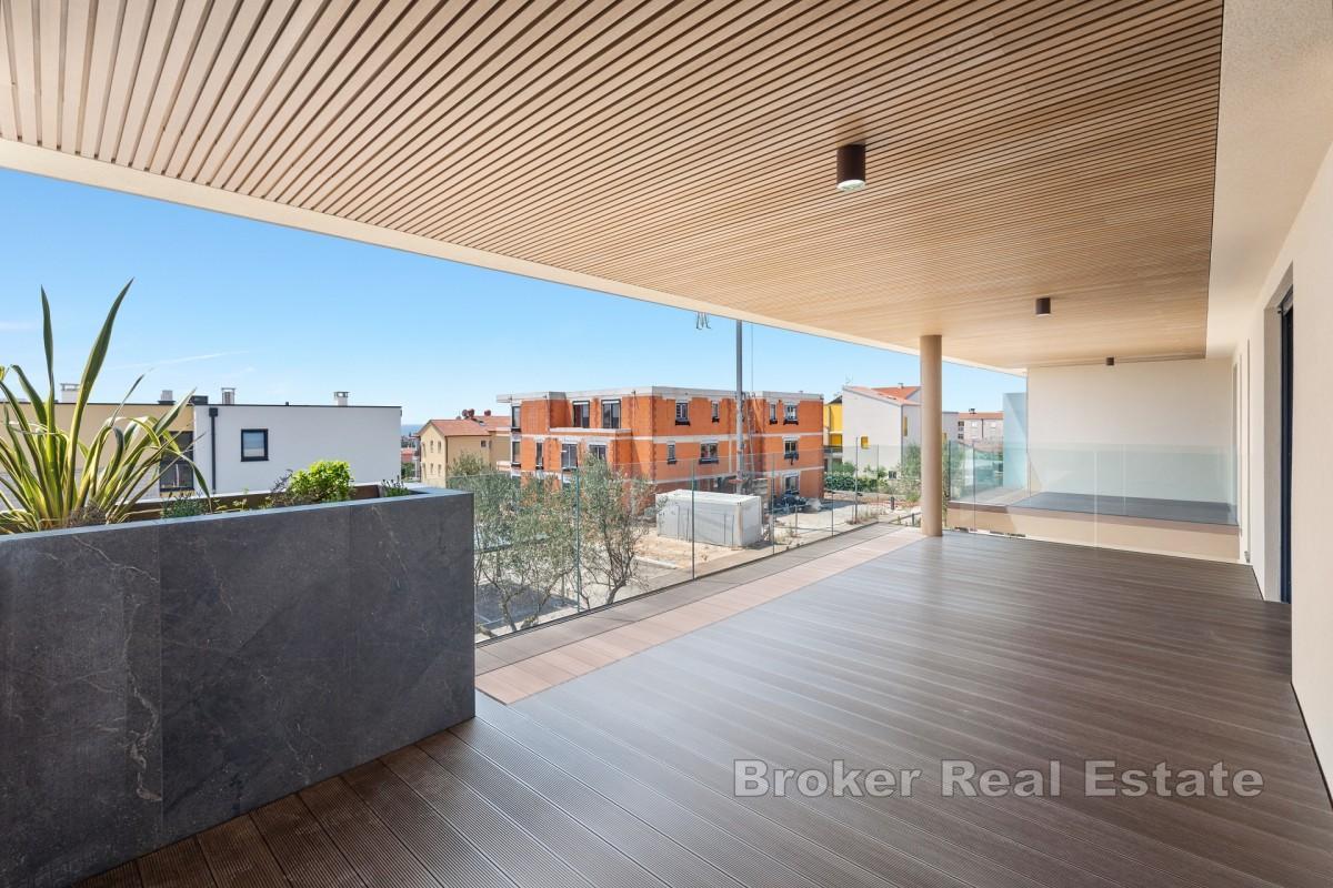 Bel appartement avec grande terrasse et vue panoramique sur la mer