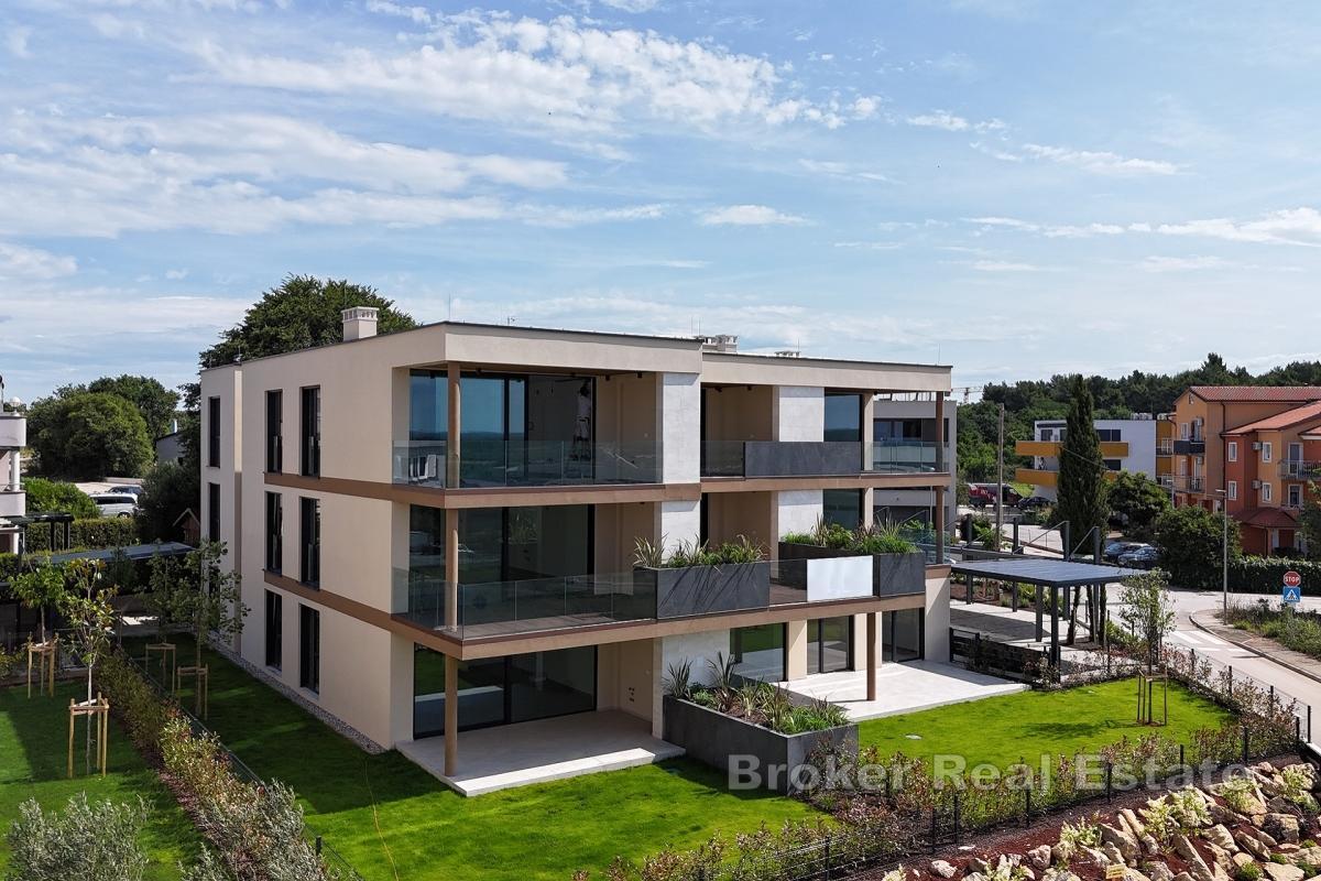 Apartmán s priestrannou záhradou a výhľadom na more