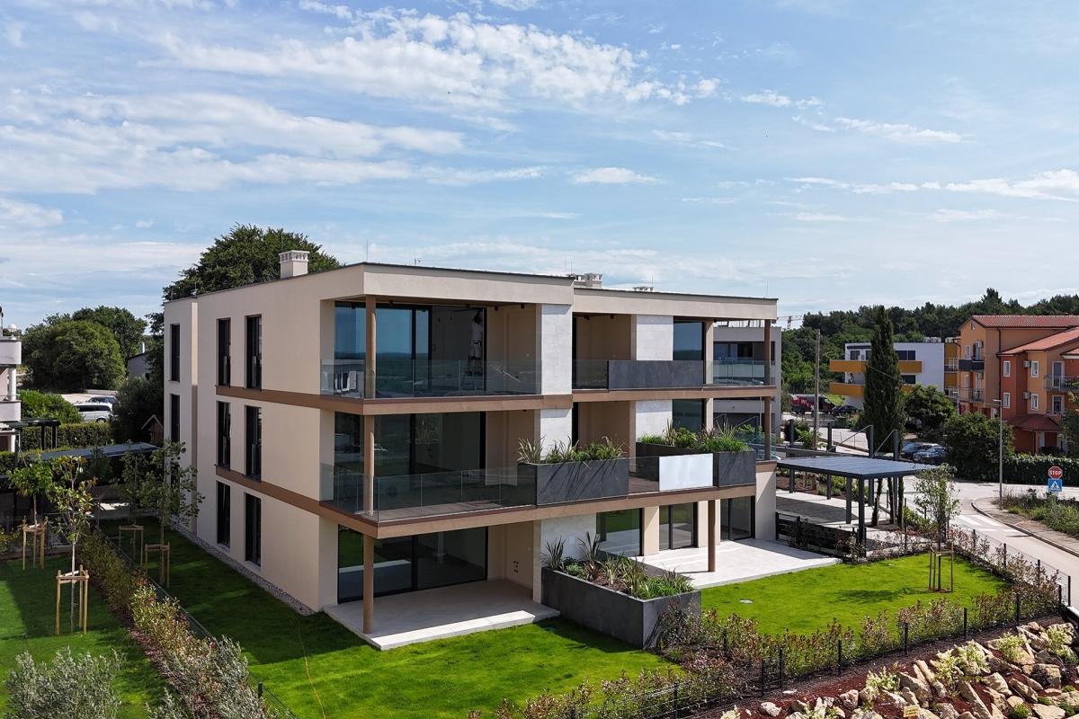 001-2053-11-Novigrad-Luxury-apartment-with-spacious-garden-sale