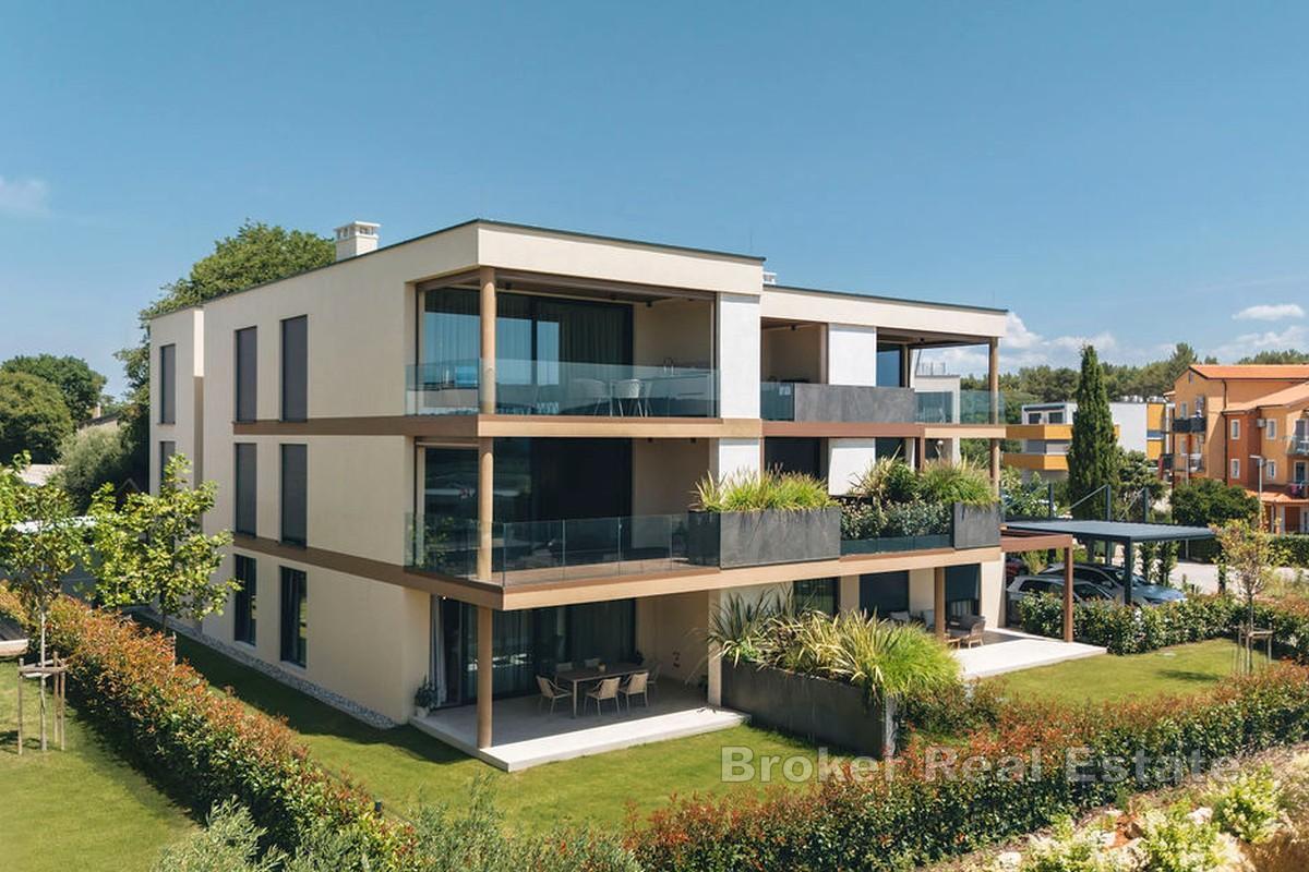 Apartmán s priestrannou záhradou a výhľadom na more