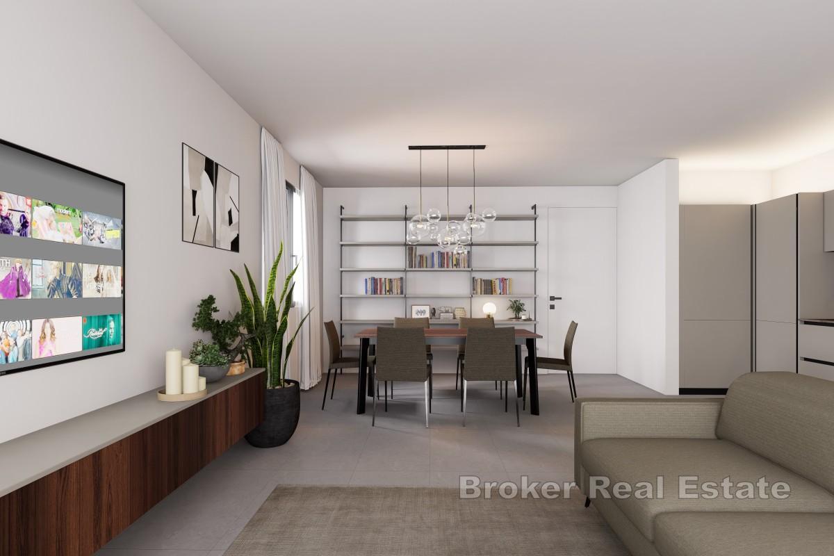 Apartmán s priestrannou záhradou a výhľadom na more