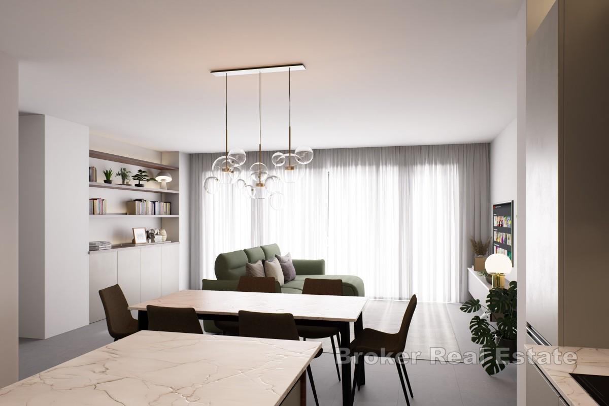 Modern lägenhet med privat trädgård