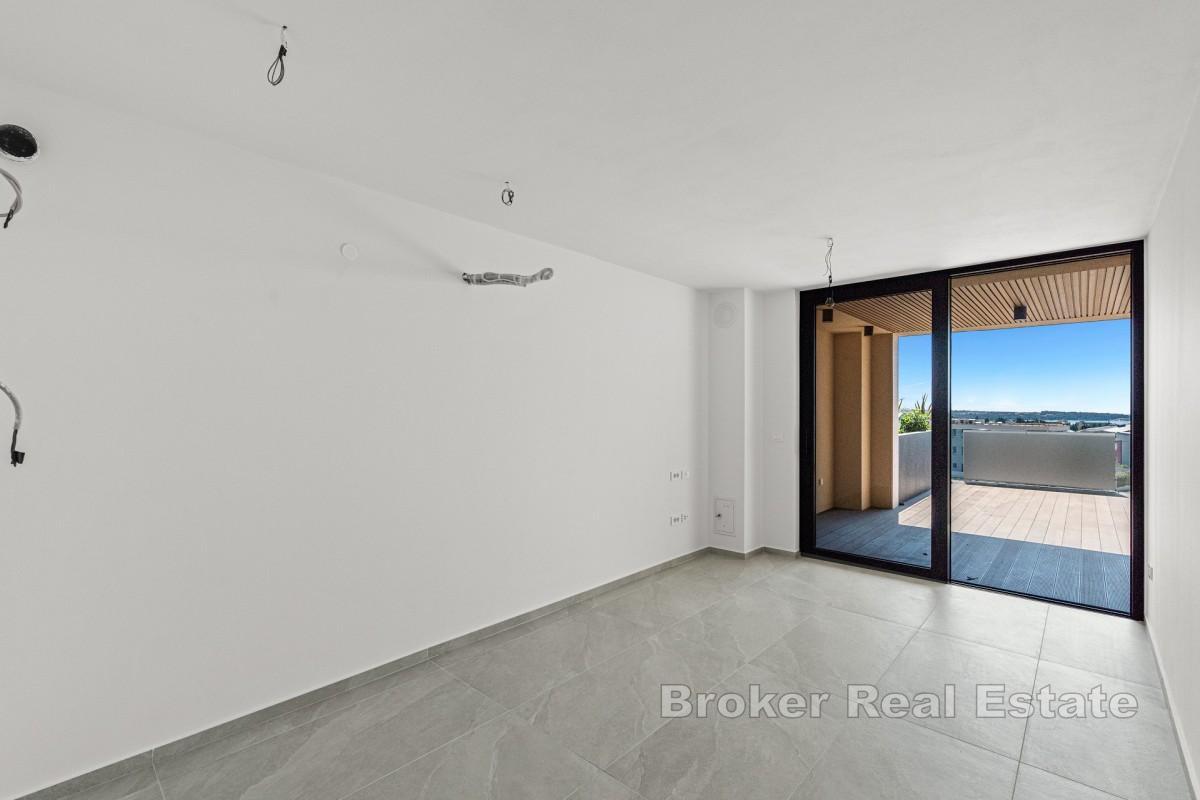 Elegancki apartament z jedną sypialnią, tarasem i widokiem na morze