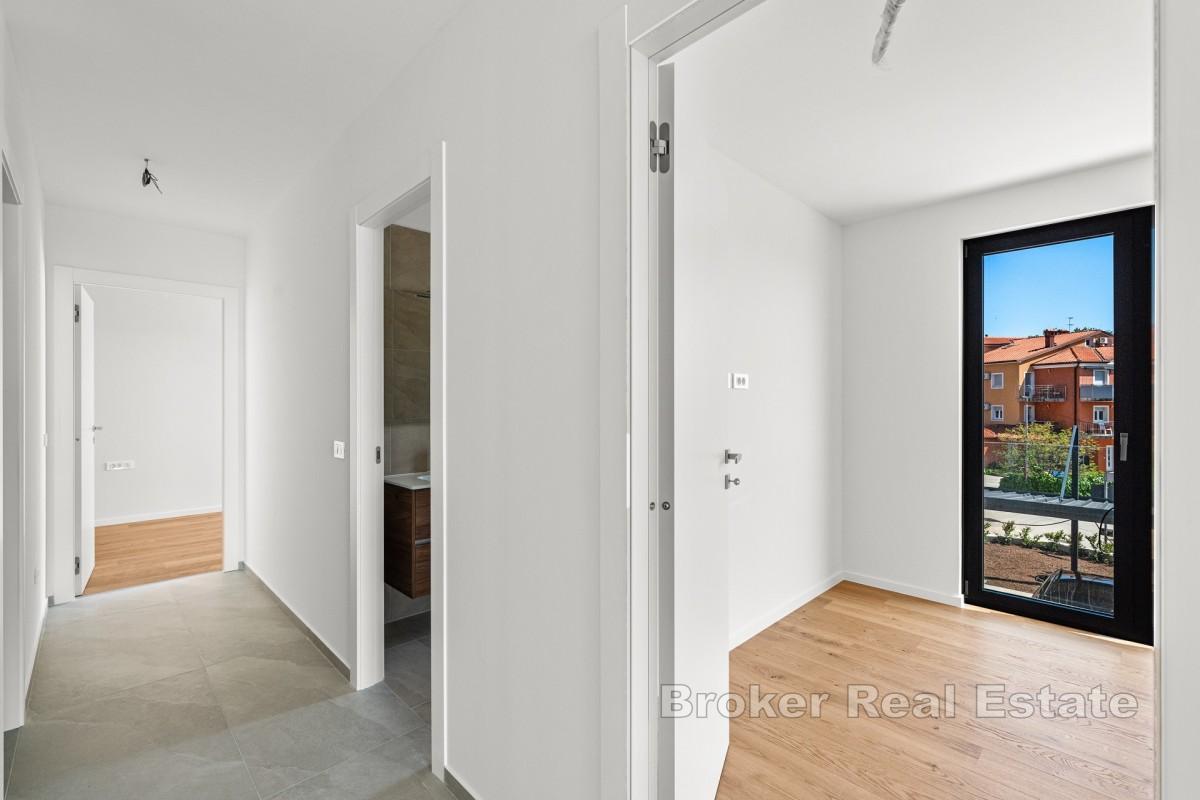 Elegancki apartament z jedną sypialnią, tarasem i widokiem na morze