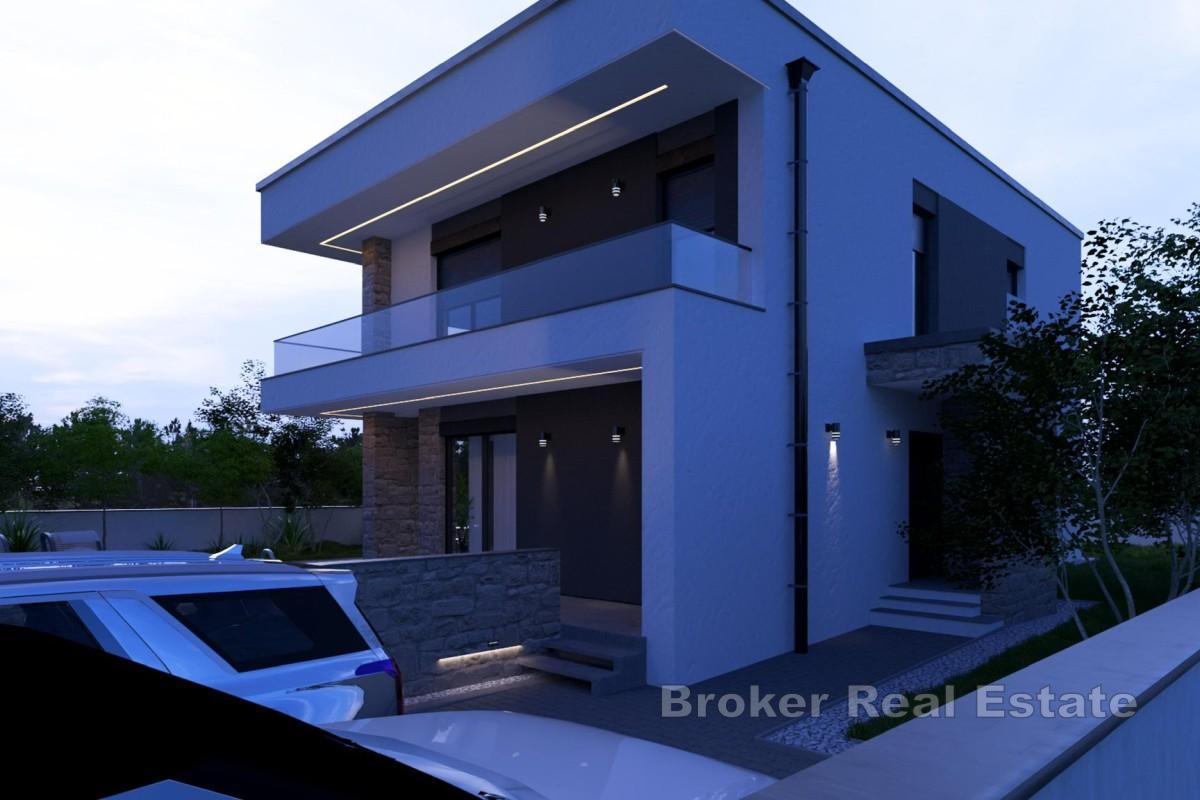 Moderná vila s priestrannou krytou terasou