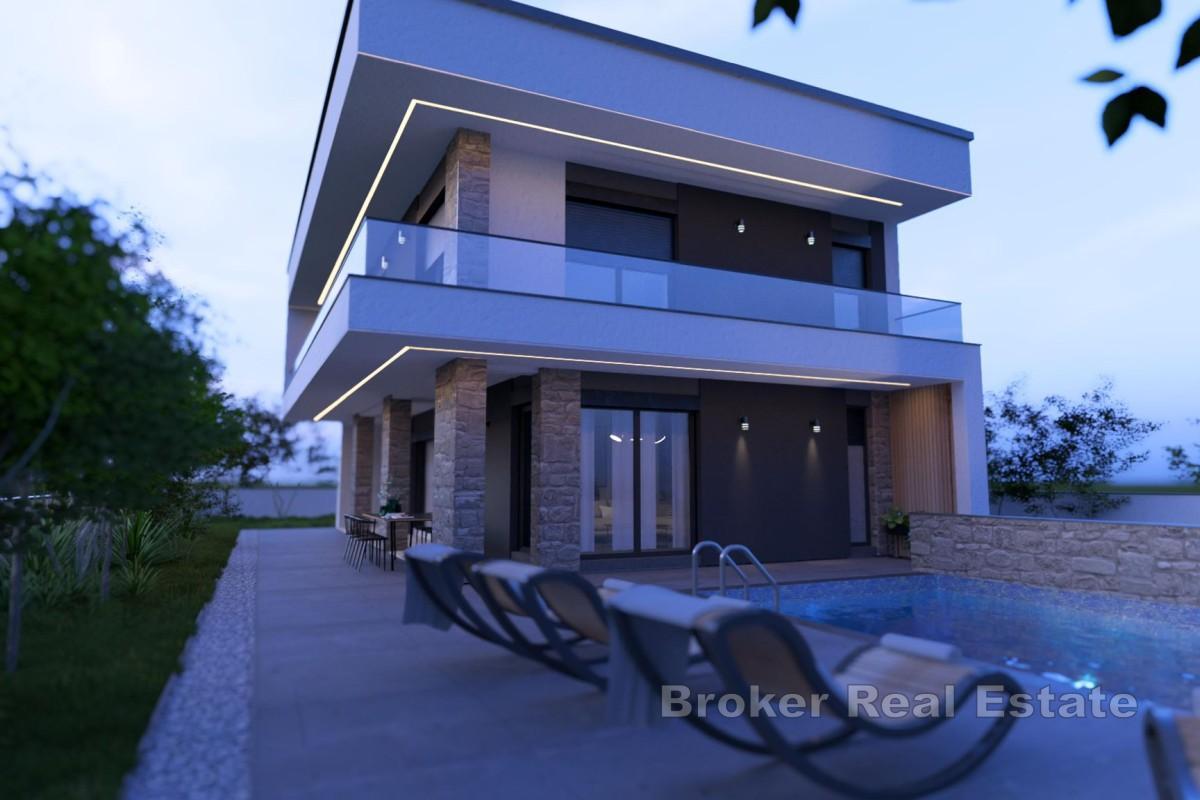 Moderná vila s priestrannou krytou terasou