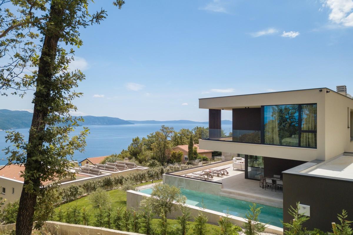 Villa esclusiva con piscina, centro benessere e vista panoramica sul mare