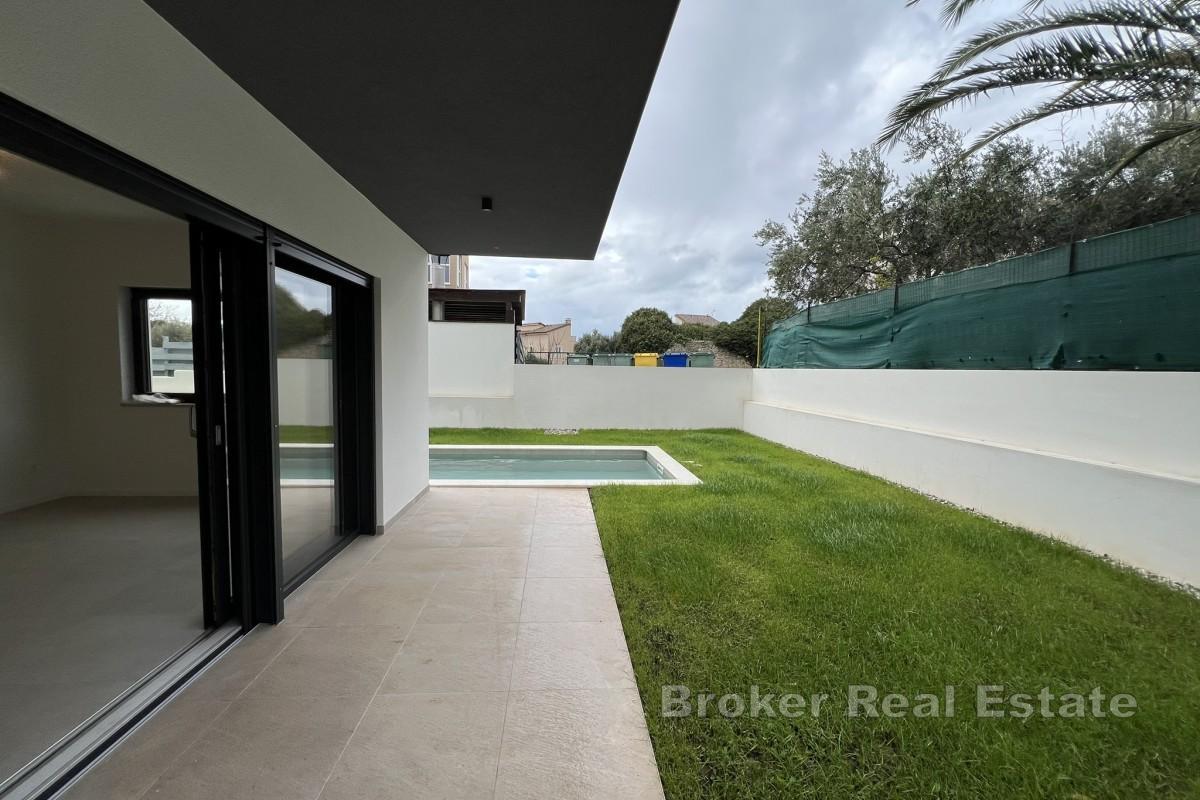 Appartement exclusif avec jardin et piscine privés à Premantura