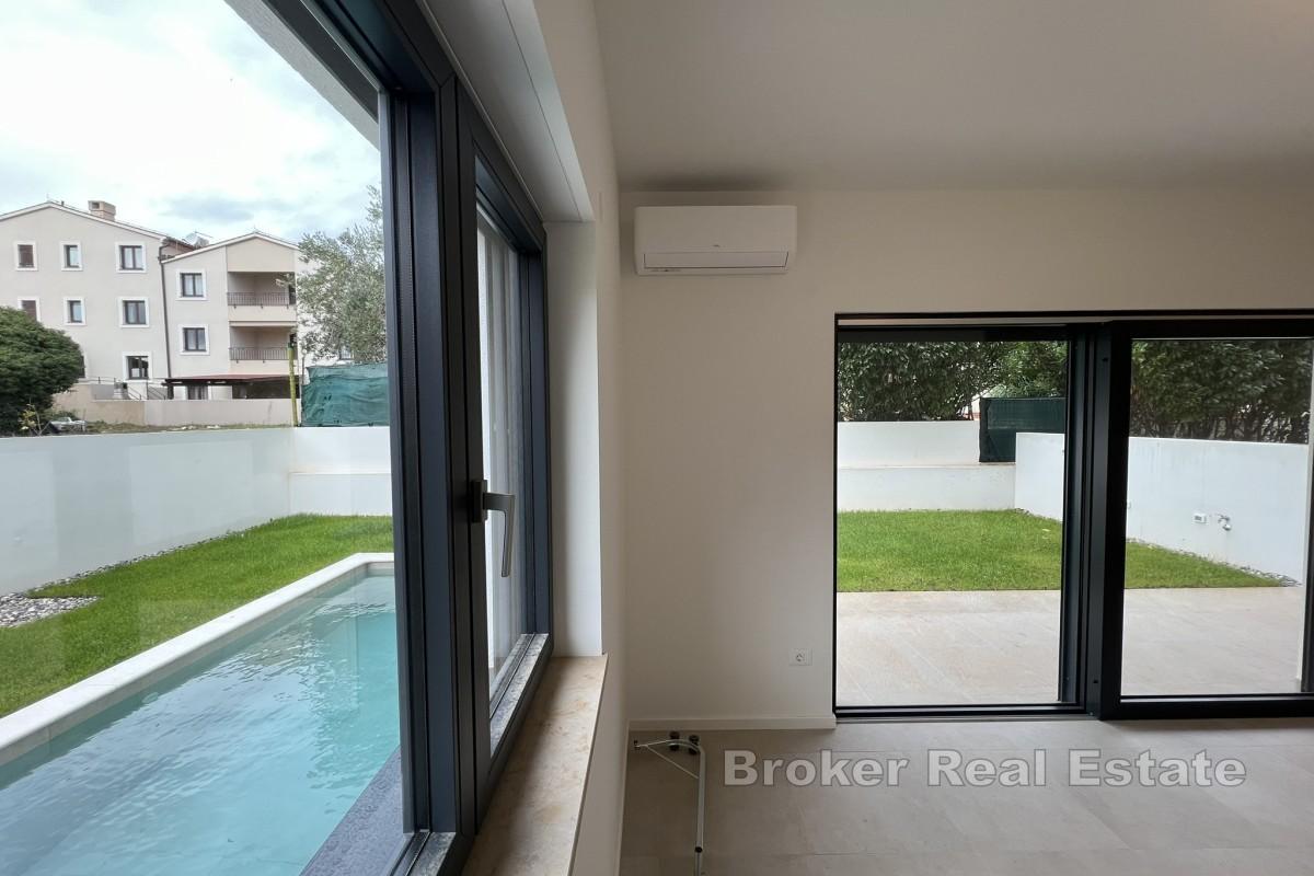 Appartement exclusif avec jardin et piscine privés à Premantura