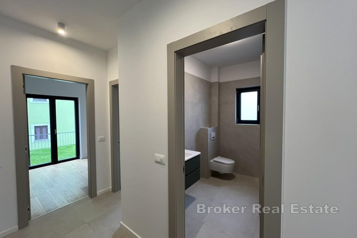 Appartement exclusif avec jardin et piscine privés à Premantura