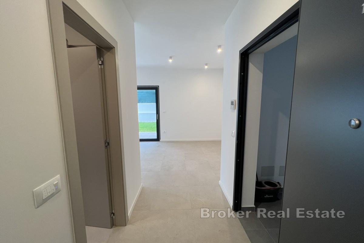 Appartement exclusif avec jardin et piscine privés à Premantura