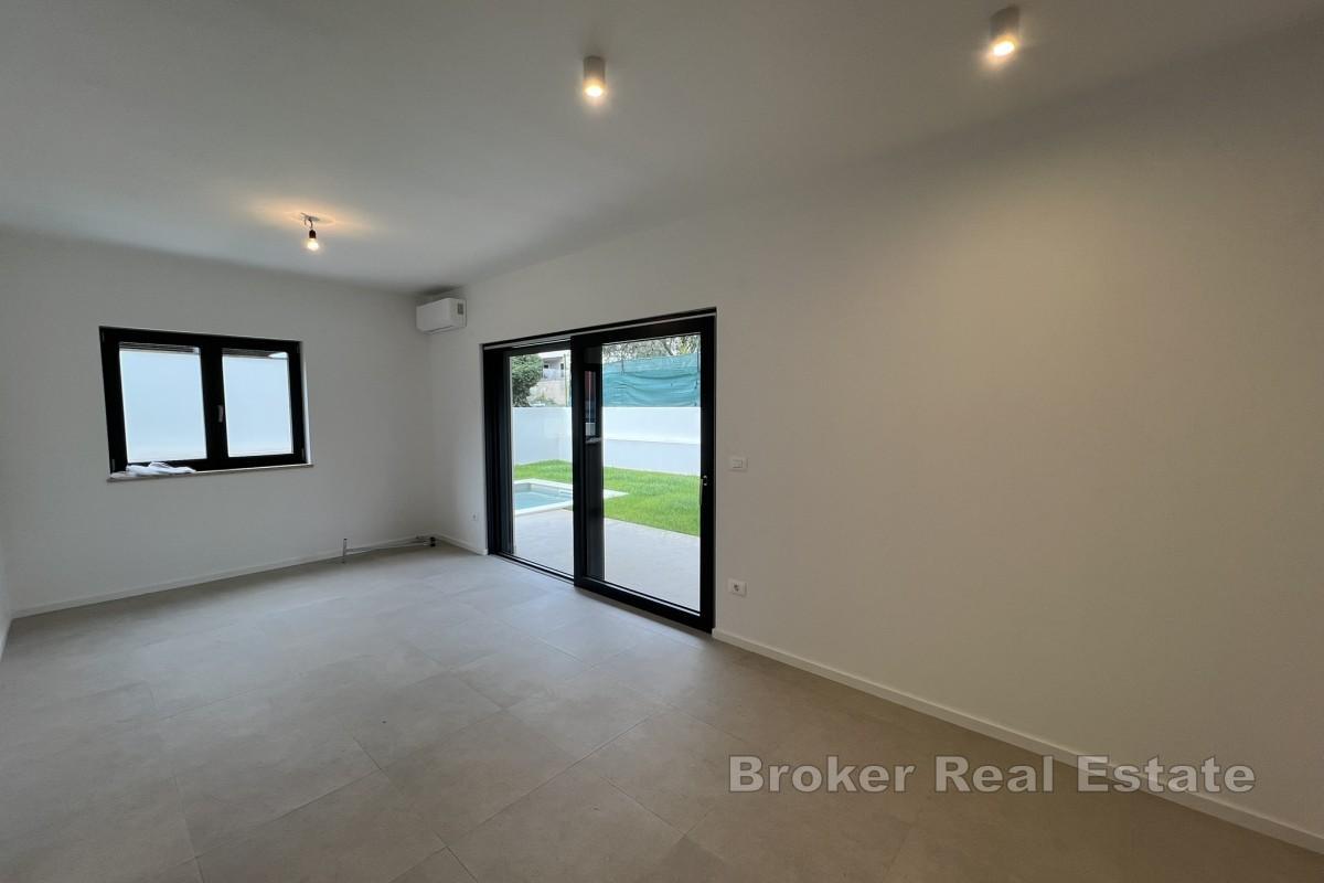 Appartement exclusif avec jardin et piscine privés à Premantura