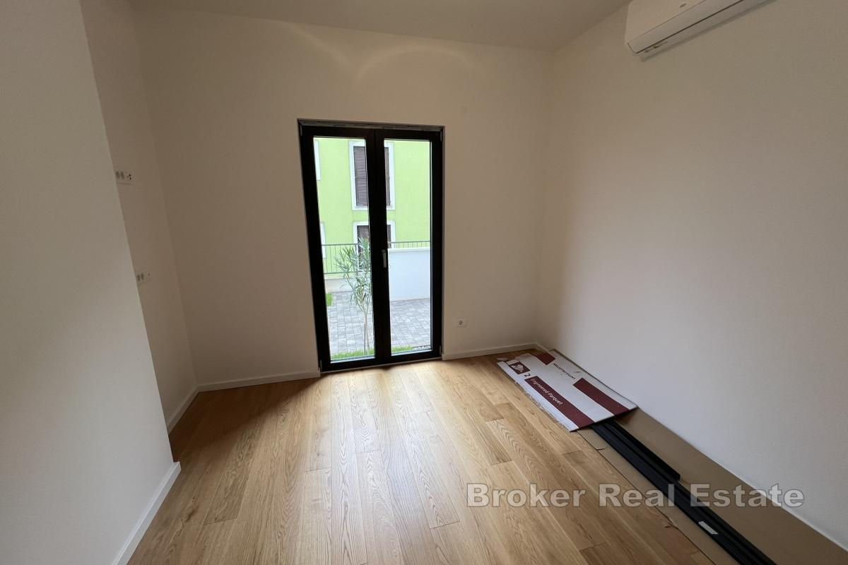 Apartament na parterze z basenem, dwiema sypialniami i prywatnym ogrodem