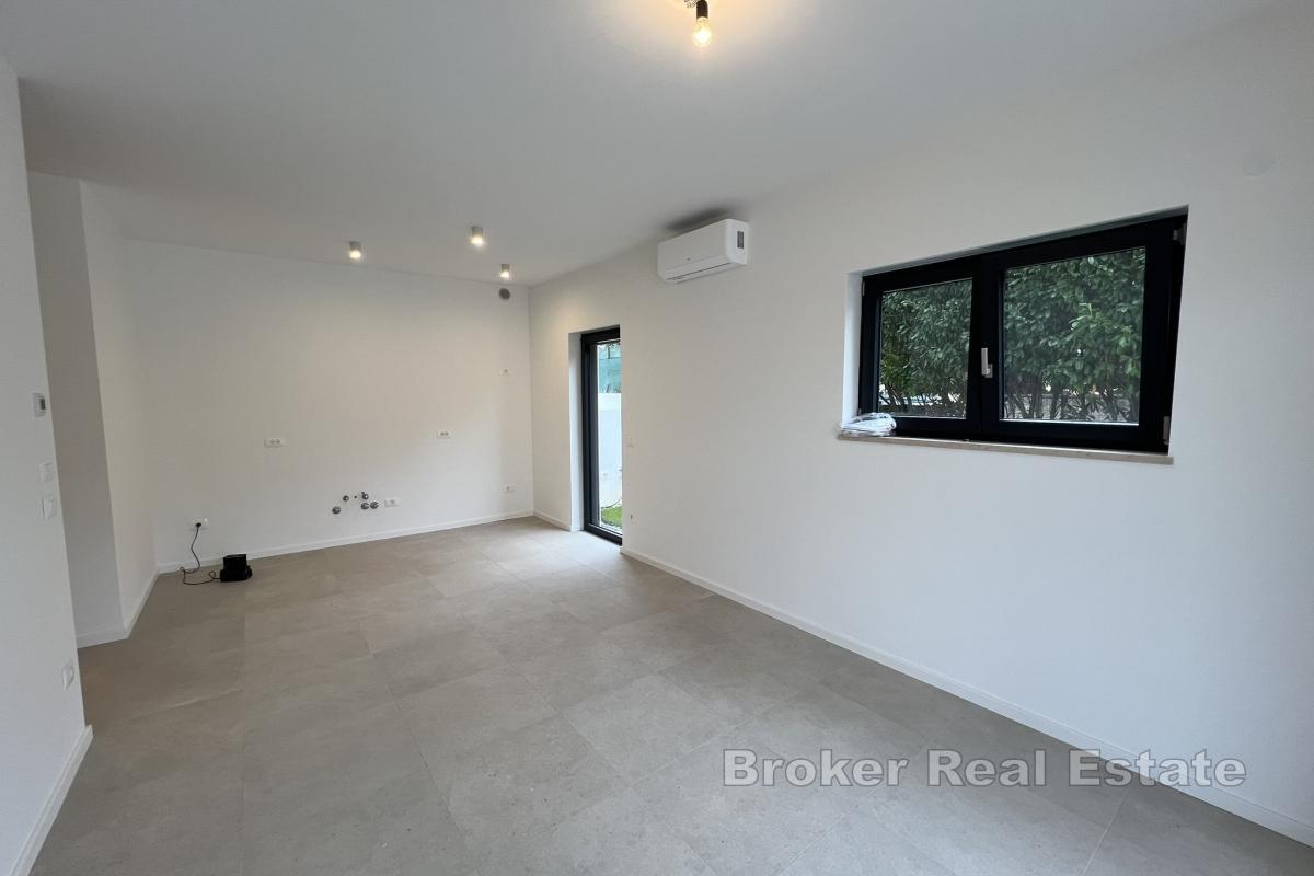 Apartament na parterze z basenem, dwiema sypialniami i prywatnym ogrodem