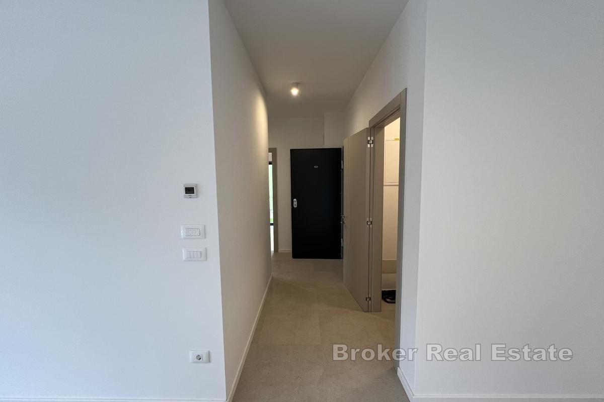 Apartament na parterze z basenem, dwiema sypialniami i prywatnym ogrodem