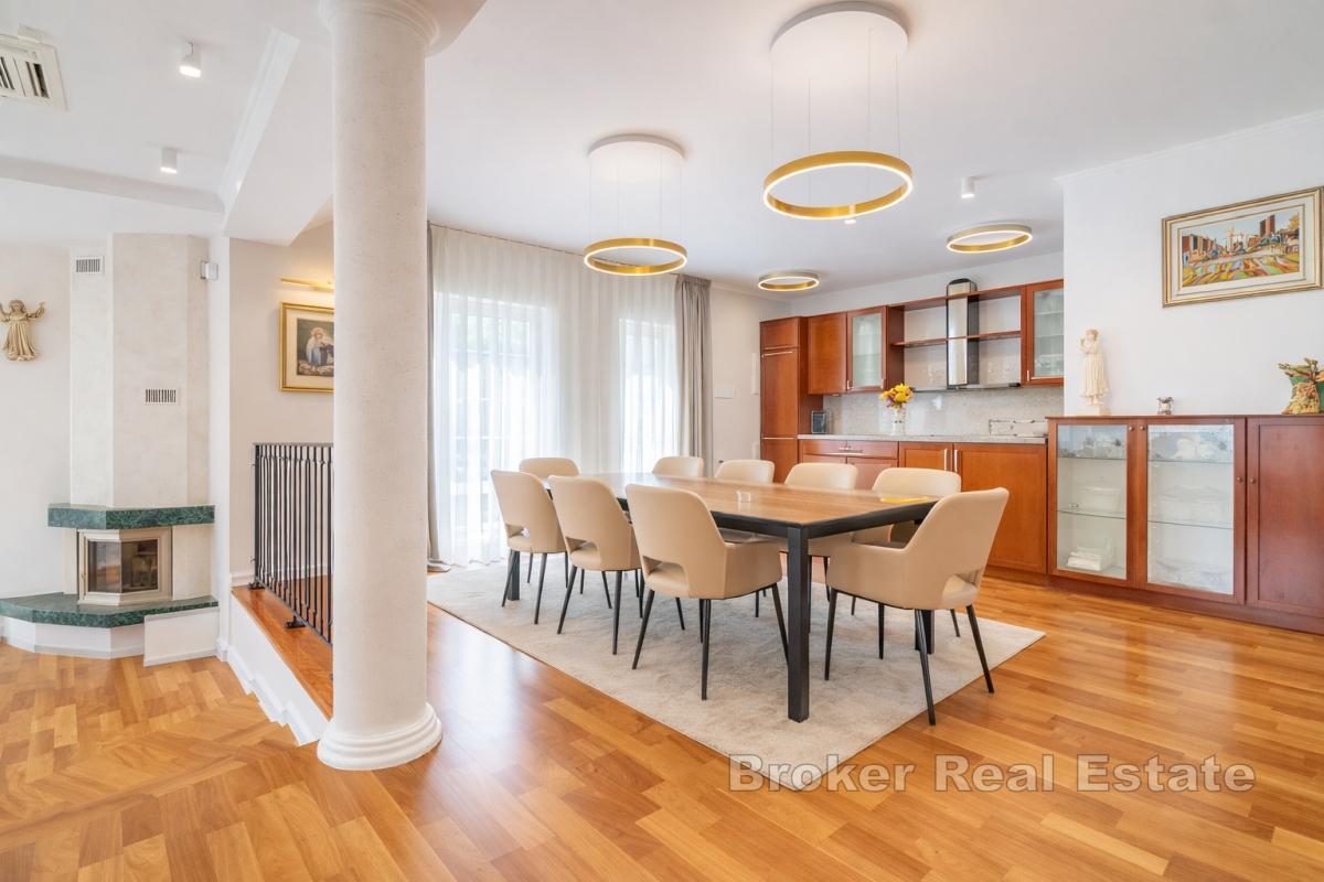 Maison familiale exclusive avec piscine et grand jardin