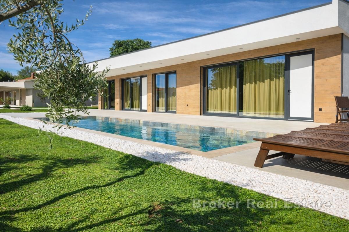 Moderní vila s bazénem a dvěma nezávislými bytovými jednotkami