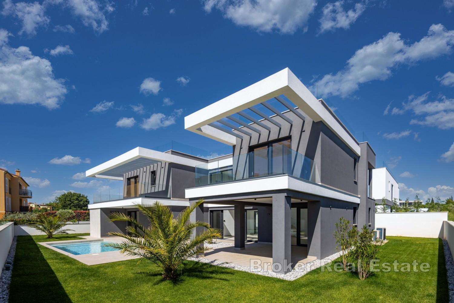 Exklusive Wohnvilla am Meer mit privater Dachterrasse