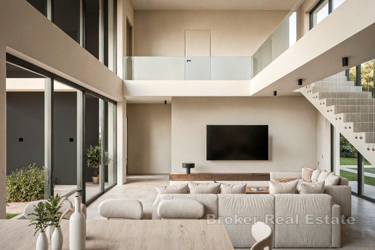 Exklusive Wohnvilla am Meer mit privater Dachterrasse