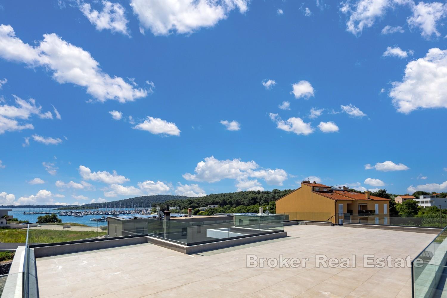 Exklusive Wohnvilla am Meer mit privater Dachterrasse