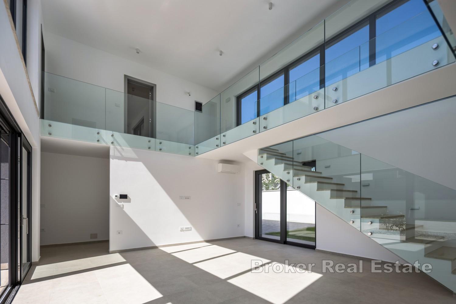 Exklusive Wohnvilla am Meer mit privater Dachterrasse