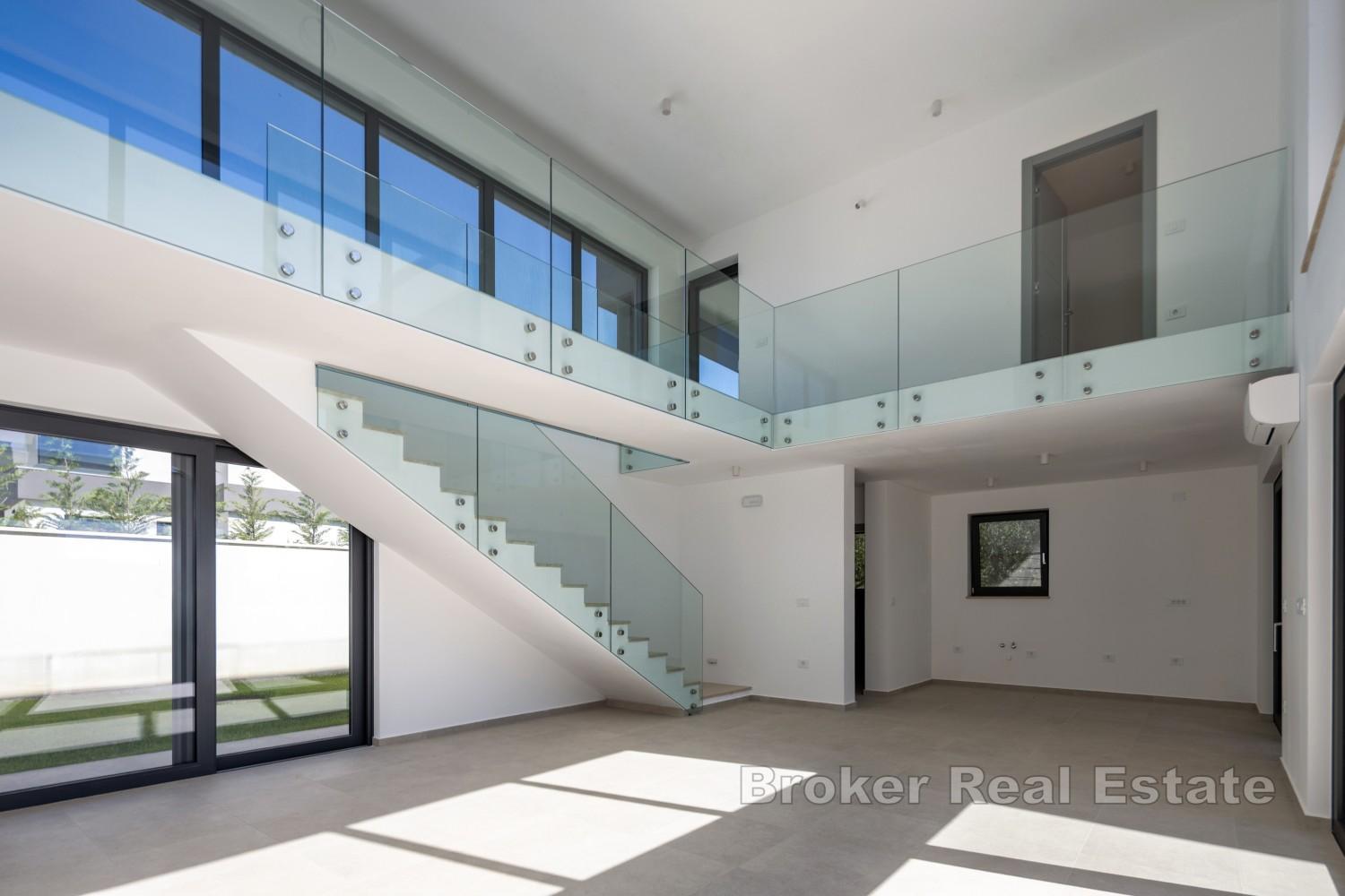 Exklusive Wohnvilla am Meer mit privater Dachterrasse