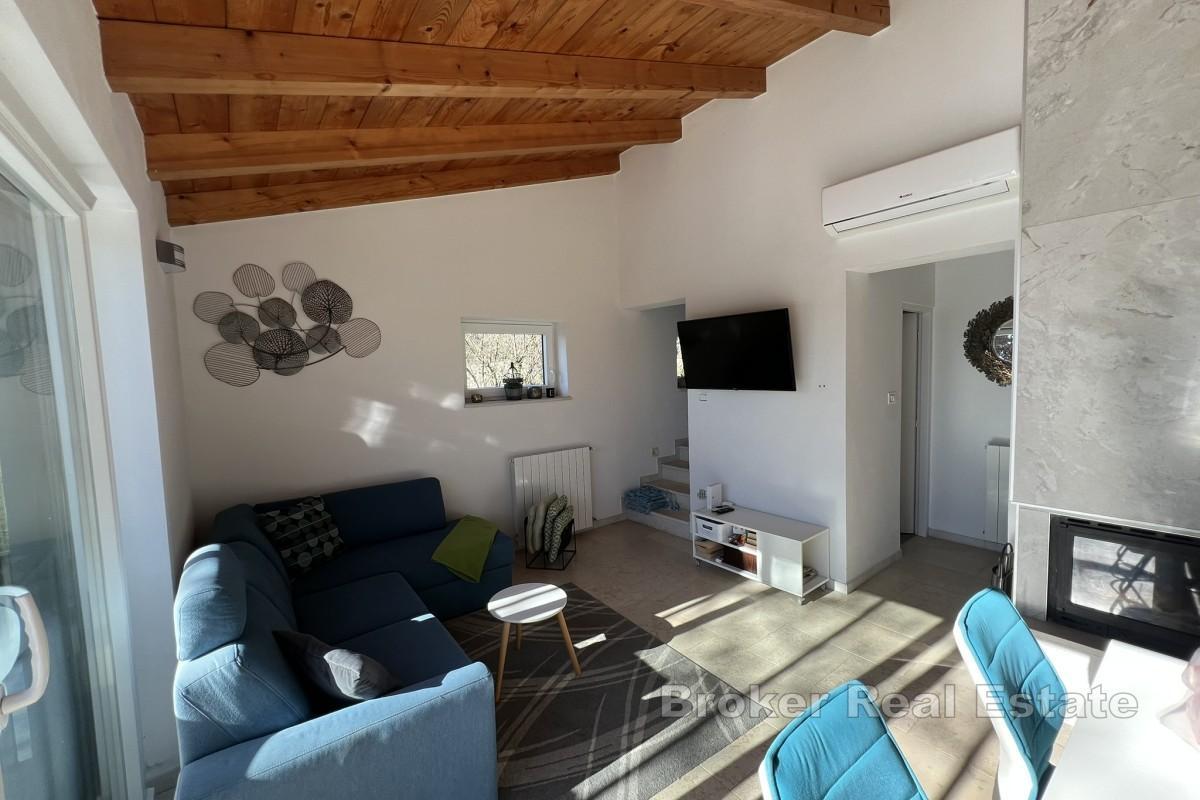 Moderne Villa mit privatem Pool und gepflegtem Garten