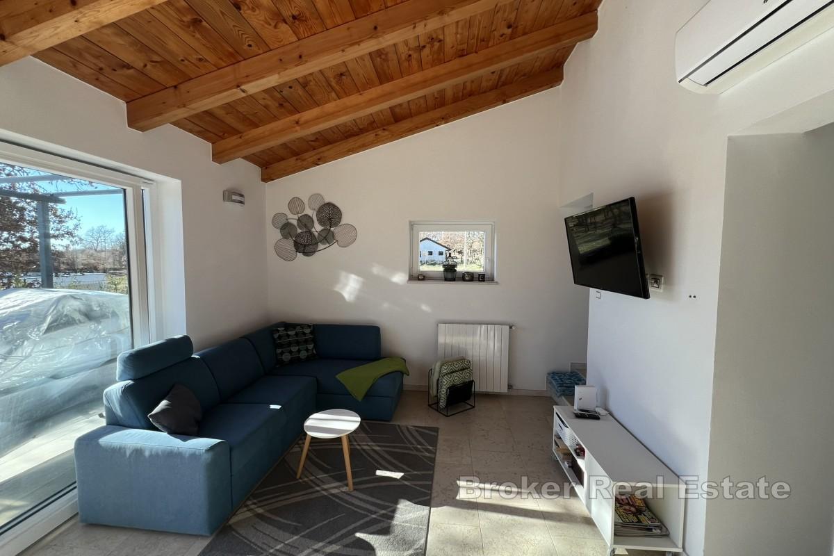 Moderne Villa mit privatem Pool und gepflegtem Garten