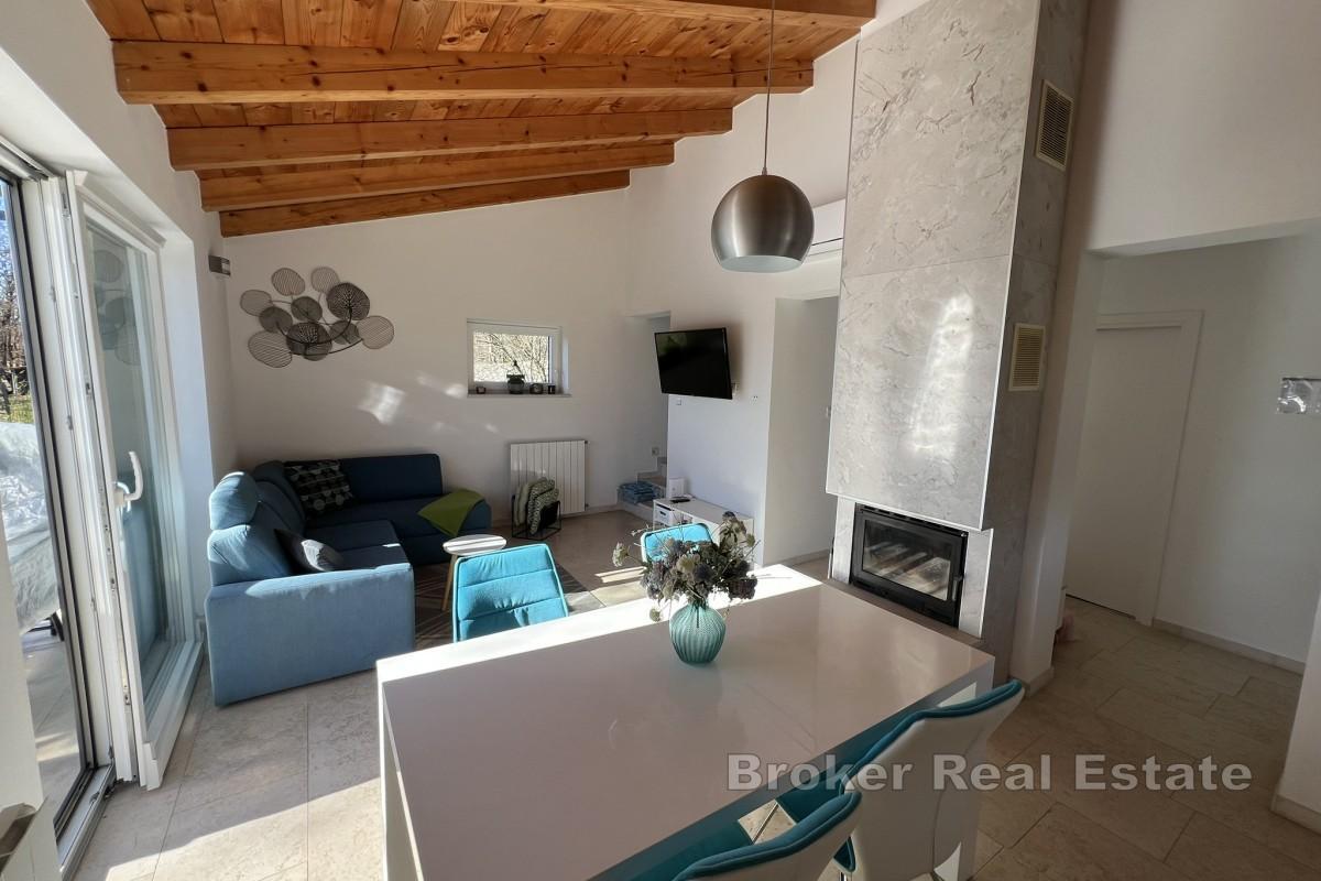 Moderne Villa mit privatem Pool und gepflegtem Garten