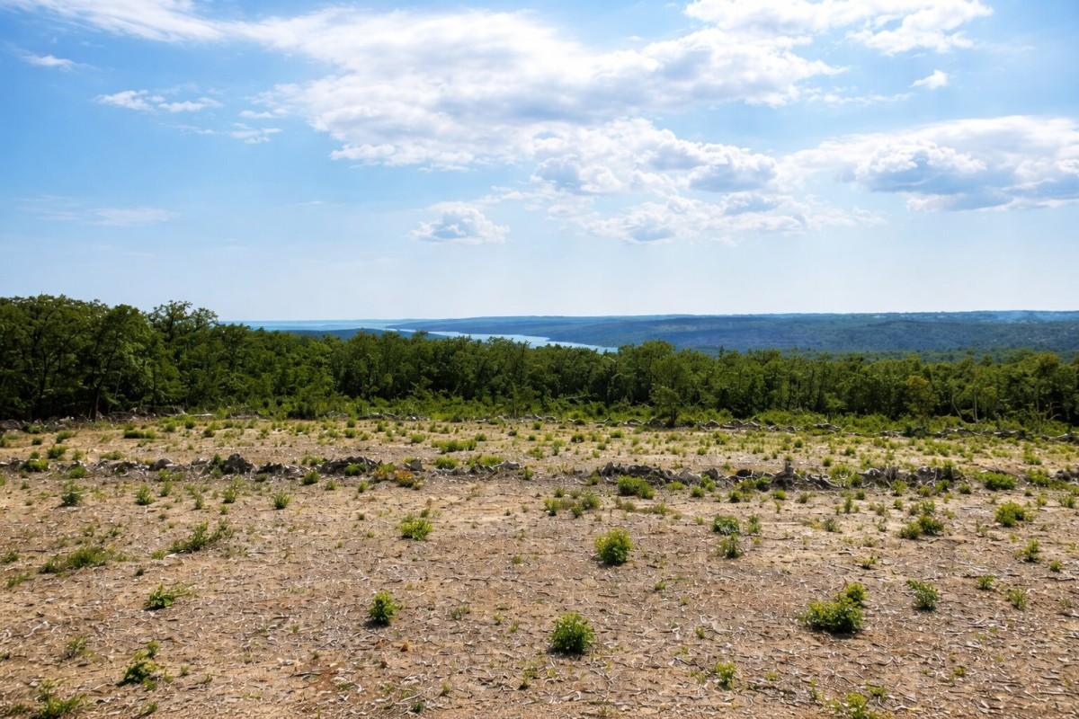 Terreno di investimento con vista mare nell'Istria orientale