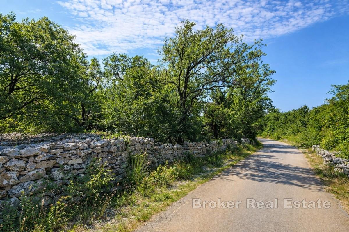 Investiční pozemek s výhledem na moře ve východní Istrii