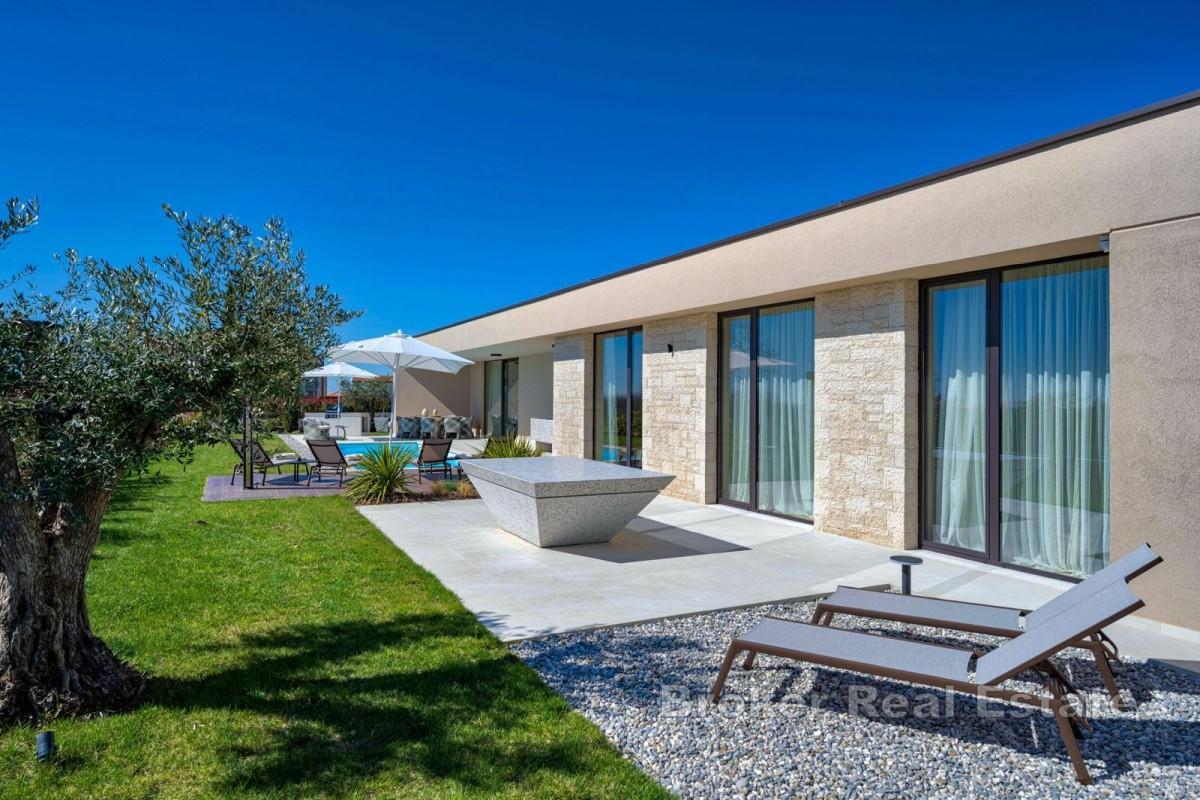 Moderní vila s bazénem a naprostým soukromím