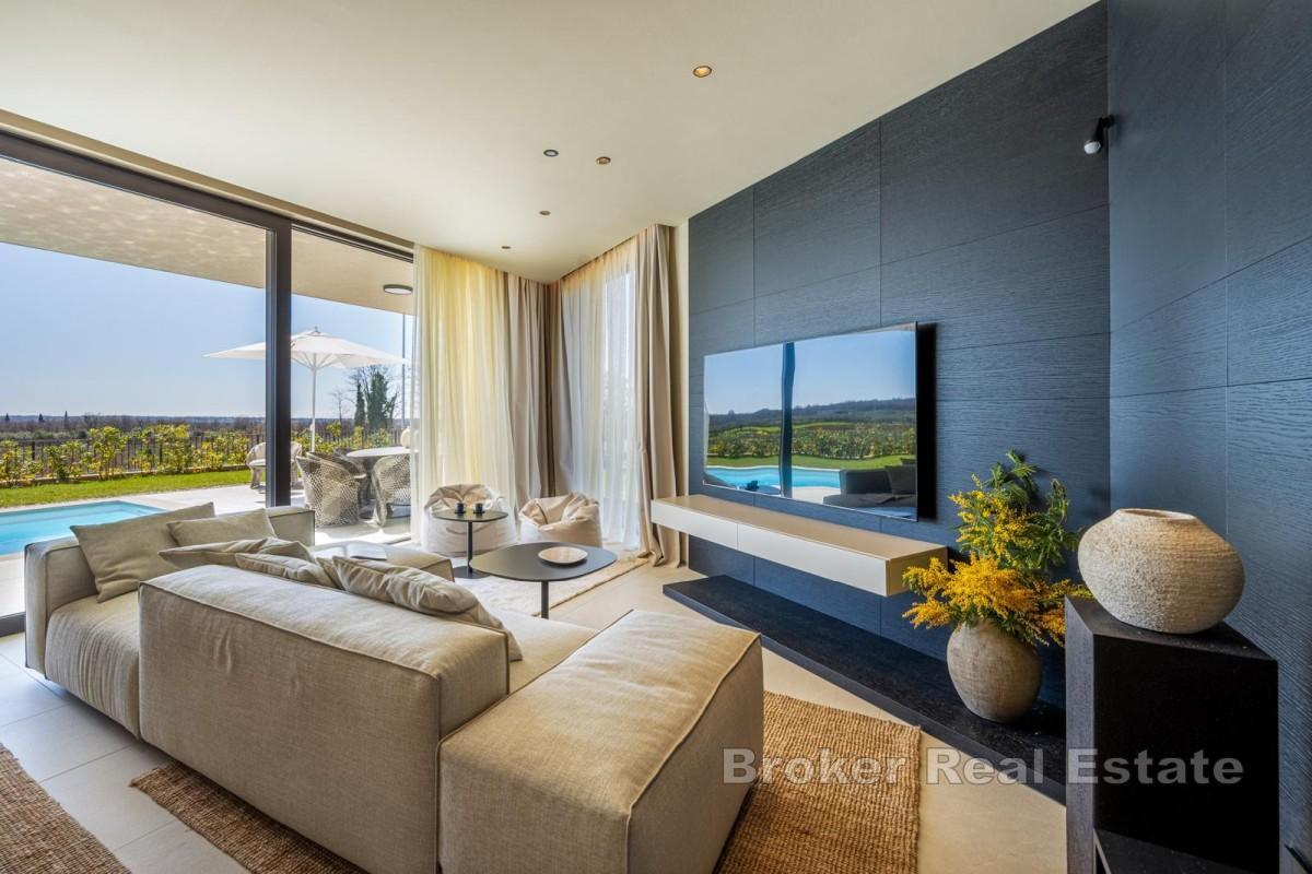 Modern villa med pool och fullständig avskildhet