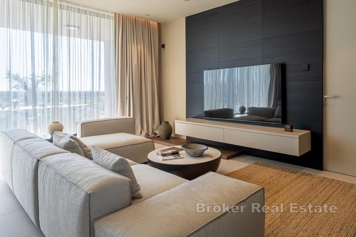 Luksuzna prizemna vila s bazenom i pametnim sustavima