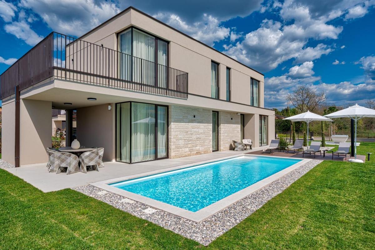 001-2053-48-Porec-Luxury-designer-villa-with-pool-for-sale