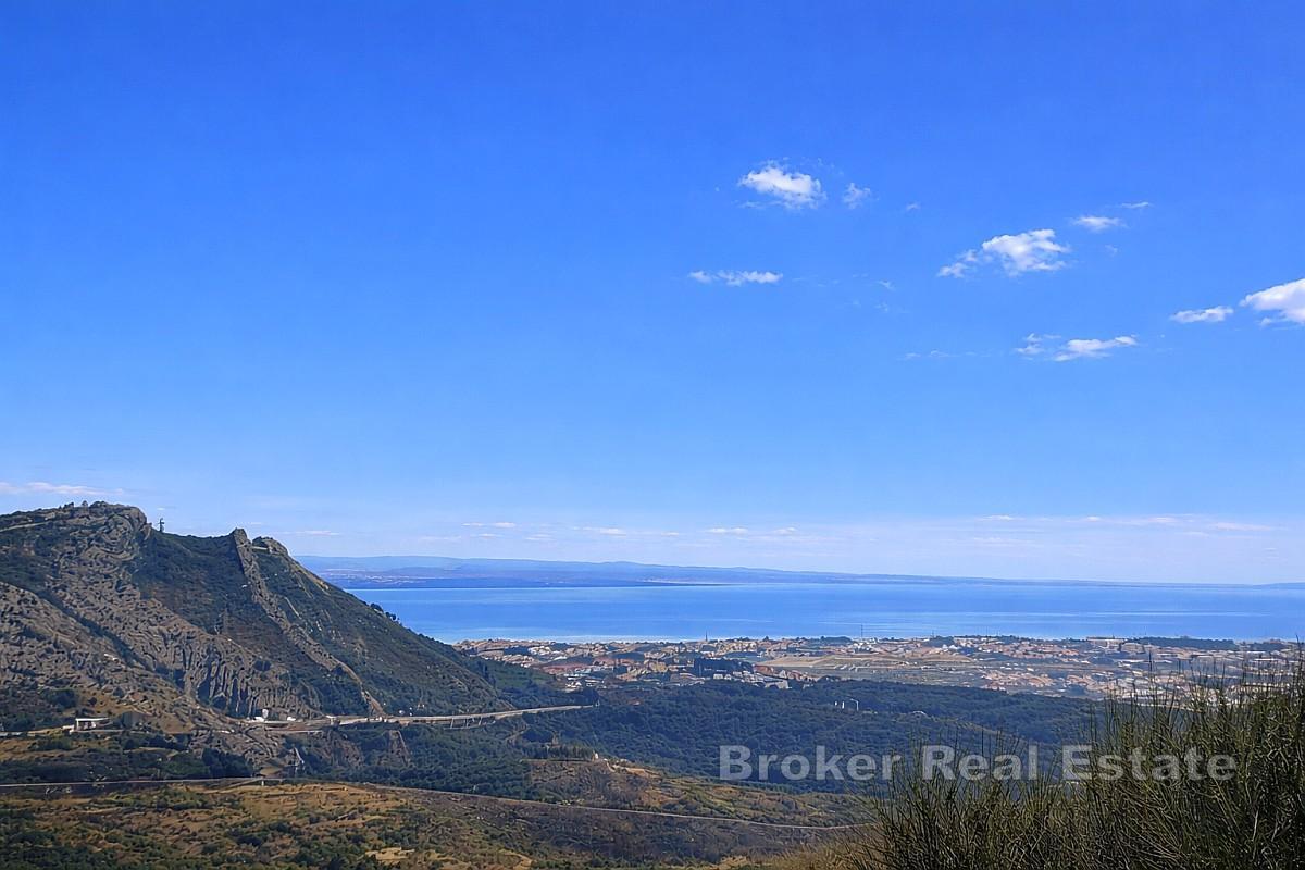 Działka budowlana w Klisie z widokiem na twierdzę Klis i morze