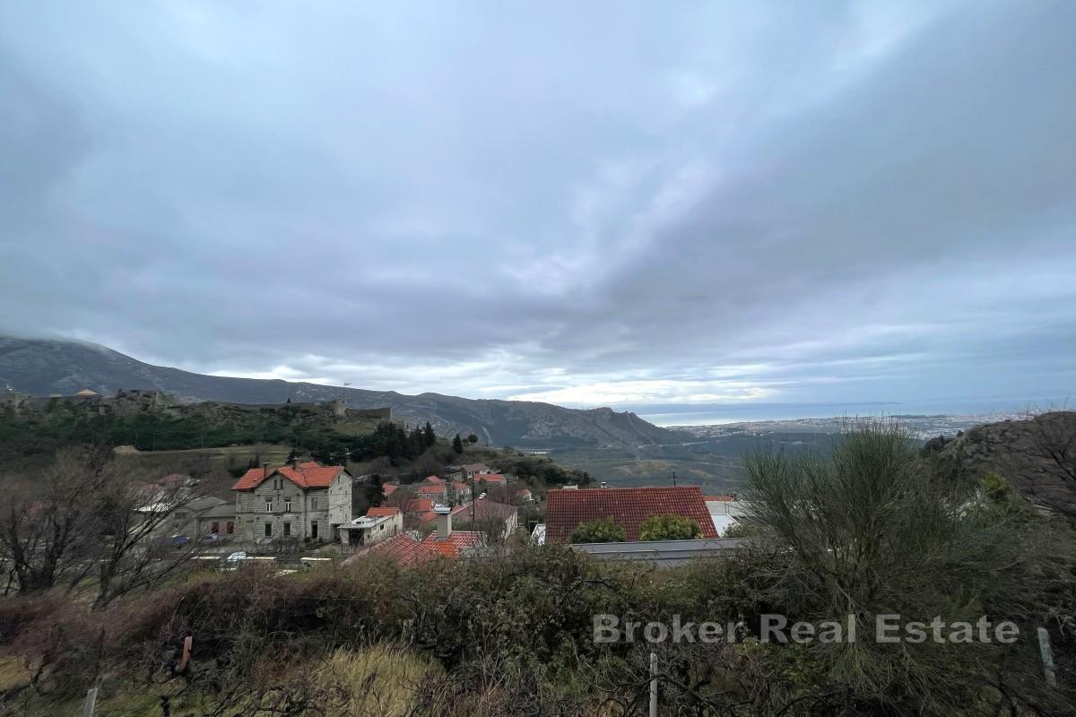 Działka budowlana w Klisie z widokiem na twierdzę Klis i morze