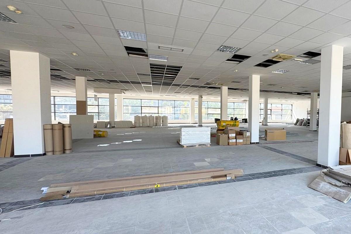 001-2056-02a-split-business-space-in-modern-office-building-for-rent