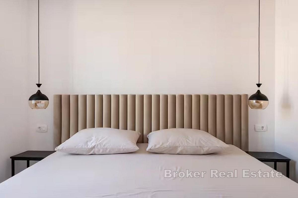 Totalrenovert toroms leilighet med en studioleilighet i sentrum - utmerket for bolig eller investering