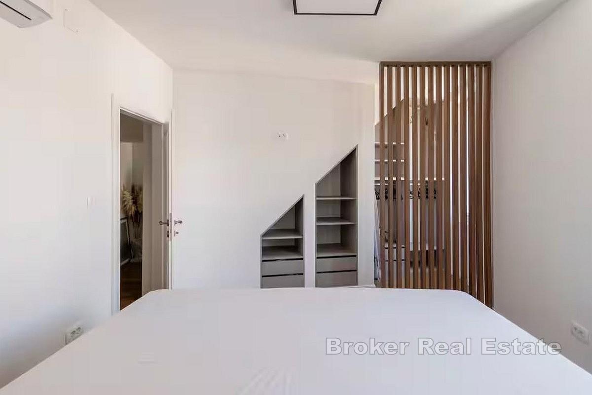 Potpuno renoviran dvosoban stan sa studio apartmanom u centru grada – izvrsno za život ili investiciju