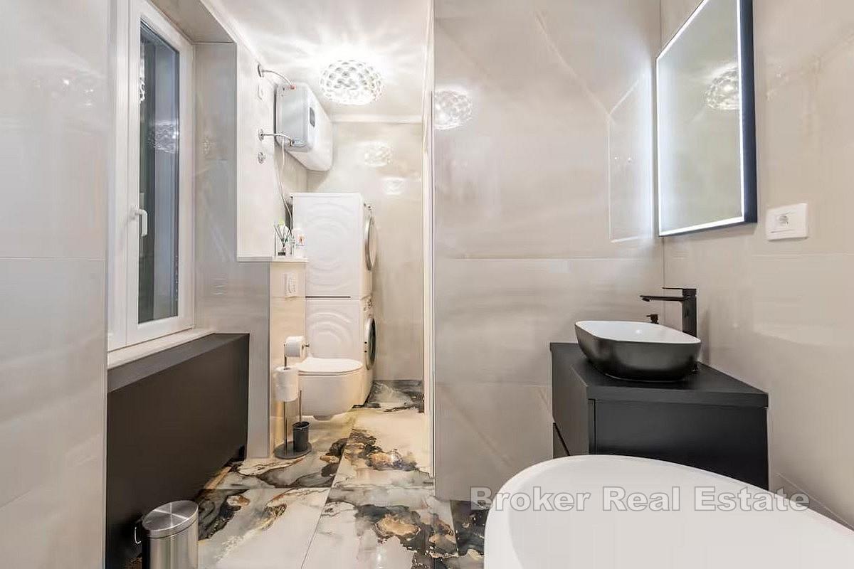 Totalrenovert toroms leilighet med en studioleilighet i sentrum - utmerket for bolig eller investering